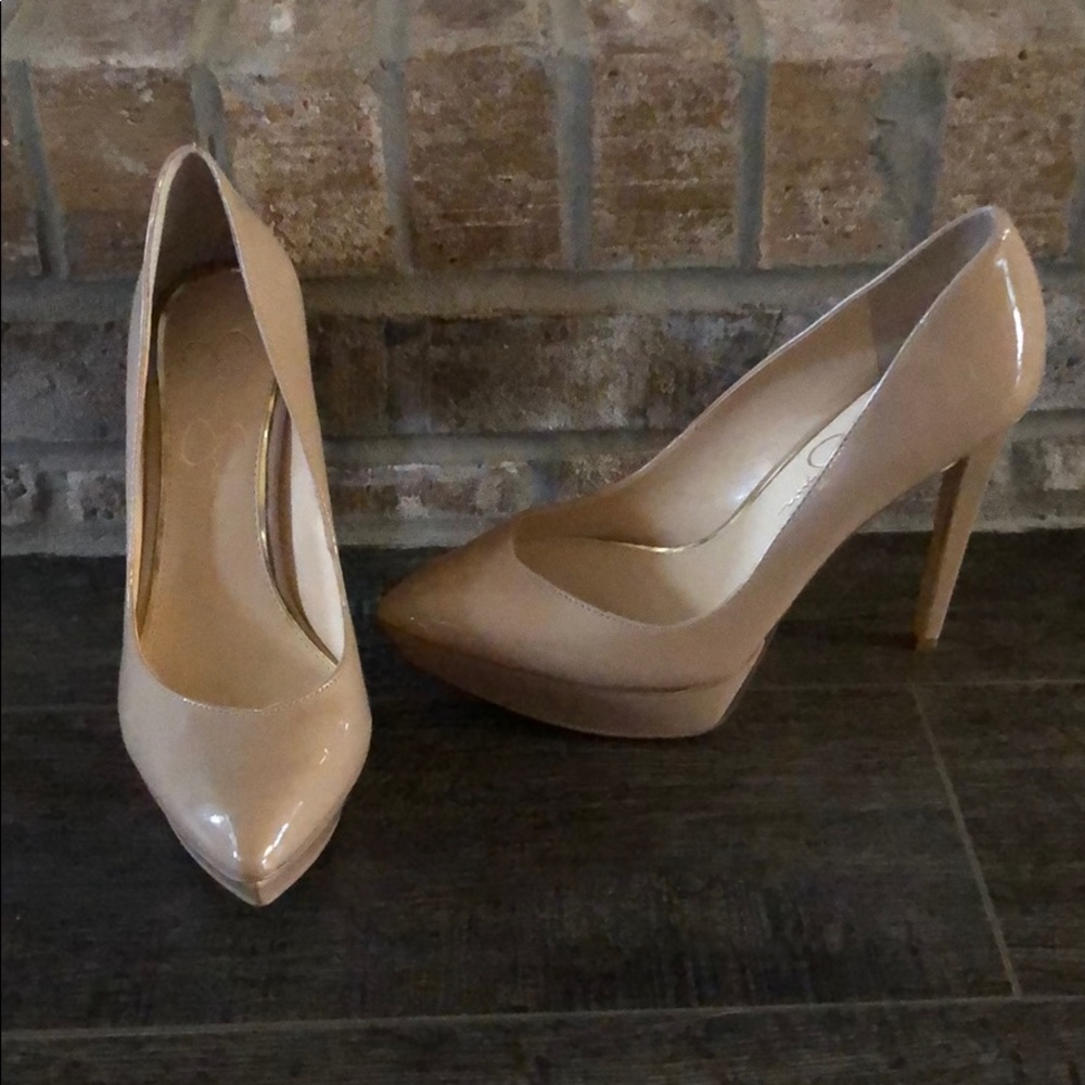 Jessica Simpson pumps